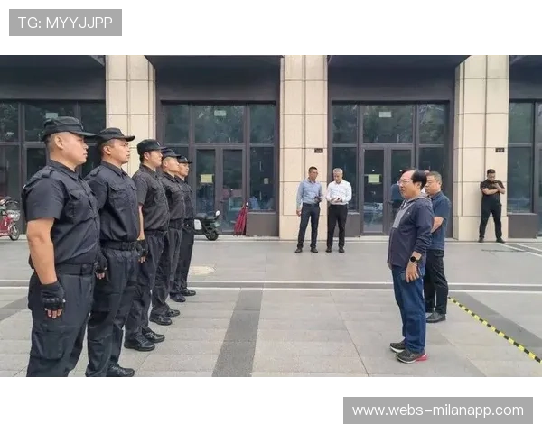 信和物业杯半决赛激战,商翼冲锋队与物业先锋队会师决赛 信和物业杯半决赛激战,商翼冲锋队与物业先锋队会师决赛