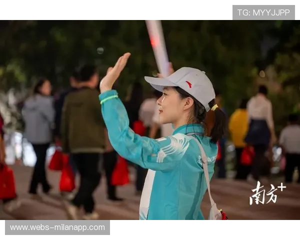 冠军赛志愿者带伤保障赛事进行,展现体育精神另一面