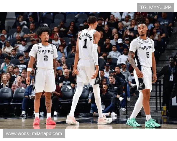 尼克斯124-113击败马刺，赢得NBA杯冠军